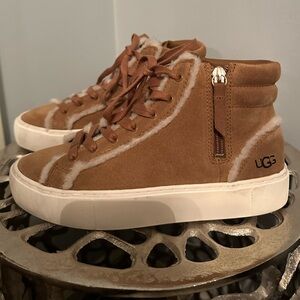 Like New - UGG Sneaker Boots (6)